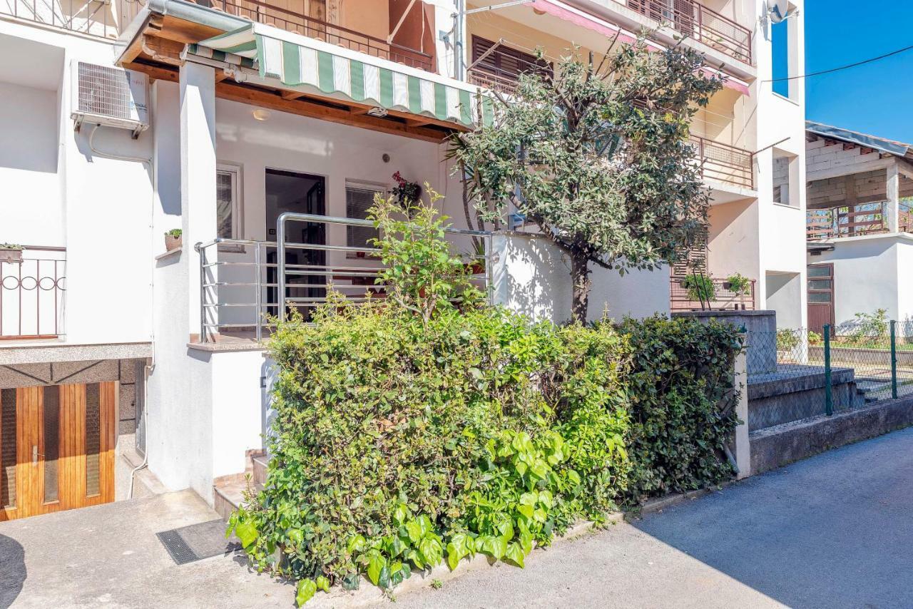 Holiday Apartment Magnolia Zara Esterno foto