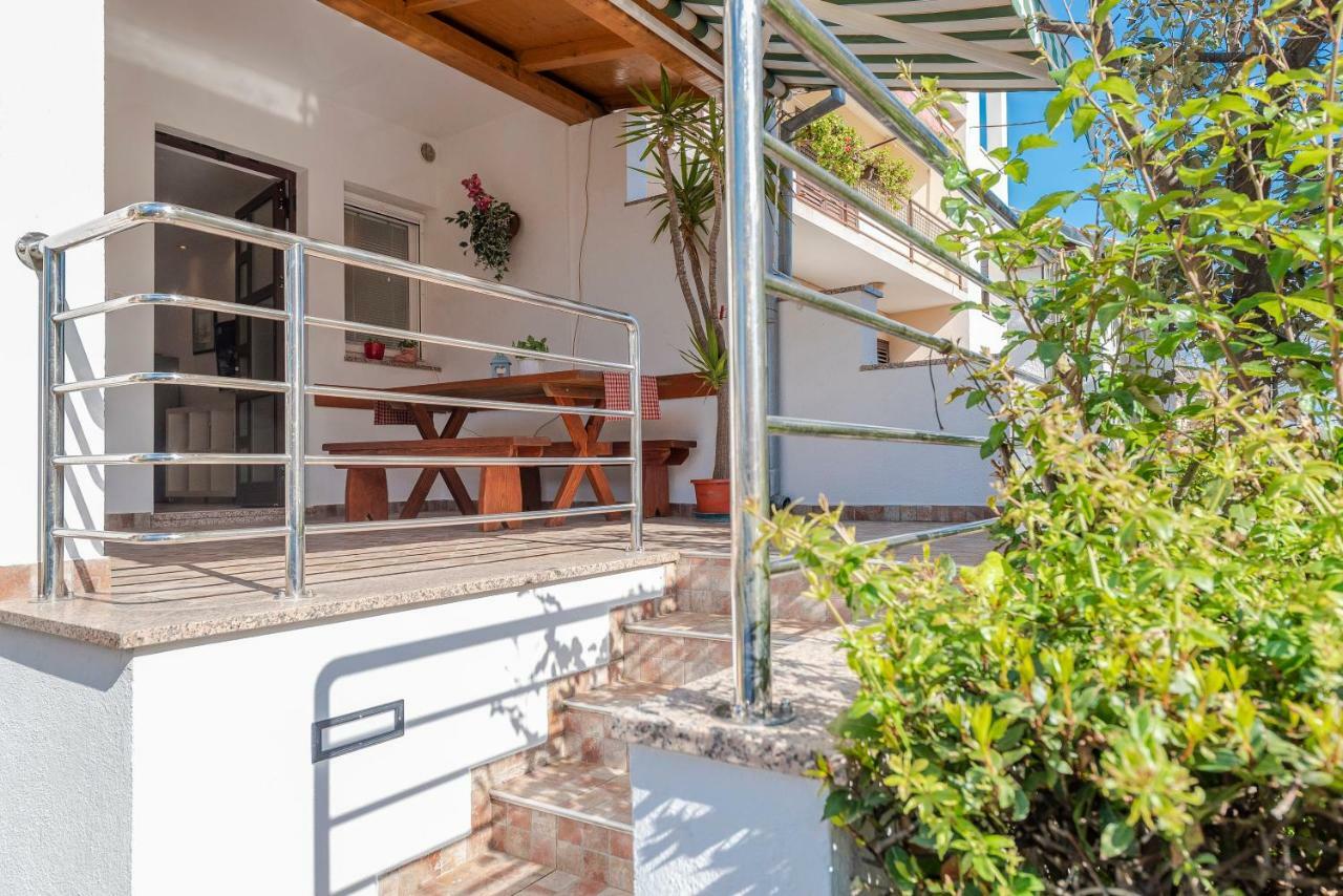 Holiday Apartment Magnolia Zara Esterno foto