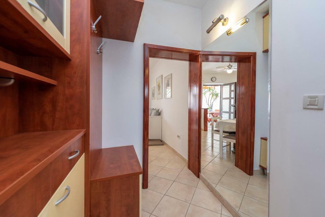 Holiday Apartment Magnolia Zara Esterno foto